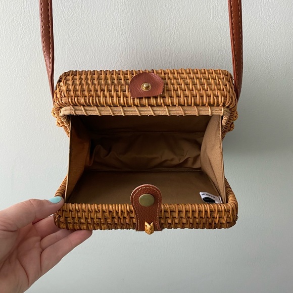 Wicker Shell Purse - Picture 4 of 5